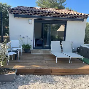 Hébergement de vacances Maisonnette 32m2 Climatisé Avec Jacuzzi Au Calme., Trans-en-Provence
