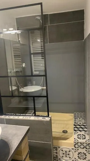 Logement Sur Pte Cour, Rez De Chaussee, Wifi, Clim ヴデーヌ 0*,