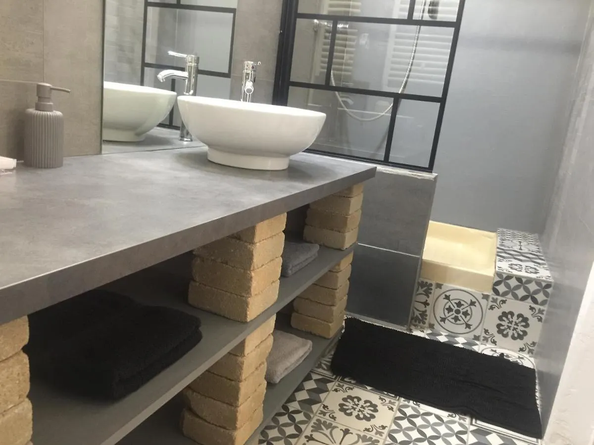 Logement Sur Pte Cour, Rez De Chaussee, Wifi, Clim ヴデーヌ アパート