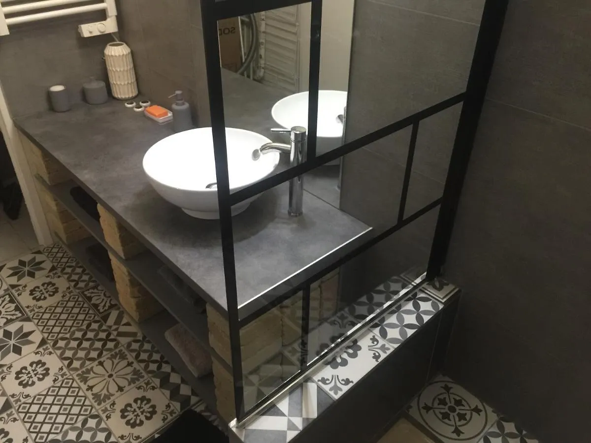 Logement Sur Pte Cour, Rez De Chaussee, Wifi, Clim ヴデーヌ フランス