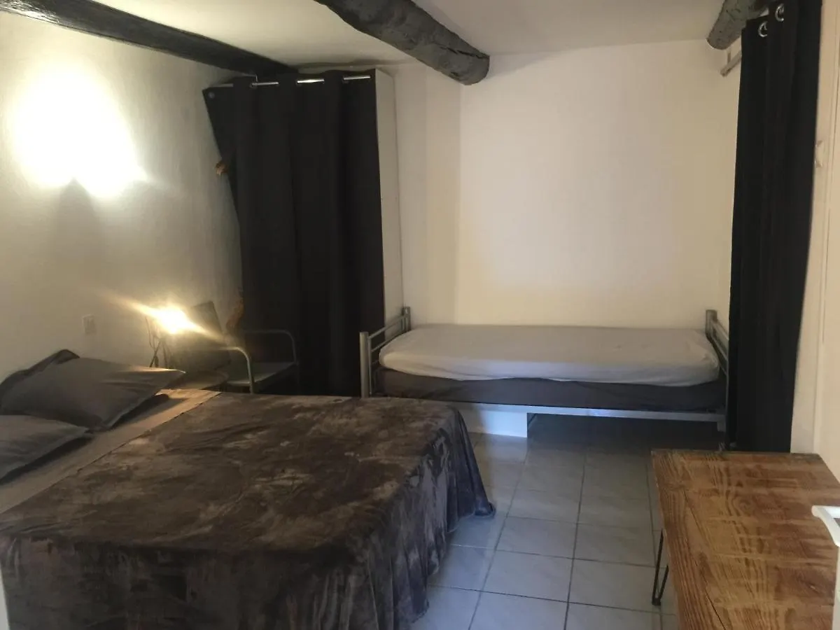 Logement Sur Pte Cour, Rez De Chaussee, Wifi, Clim ヴデーヌ