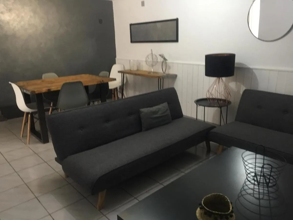 アパート Logement Sur Pte Cour, Rez De Chaussee, Wifi, Clim ヴデーヌ