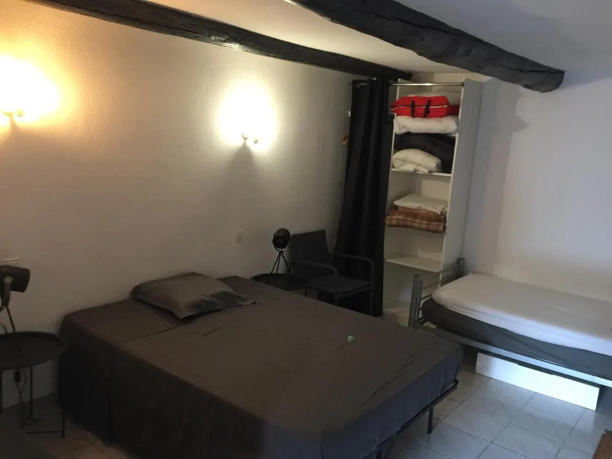 Logement Sur Pte Cour, Rez De Chaussee, Wifi, Clim ヴデーヌ