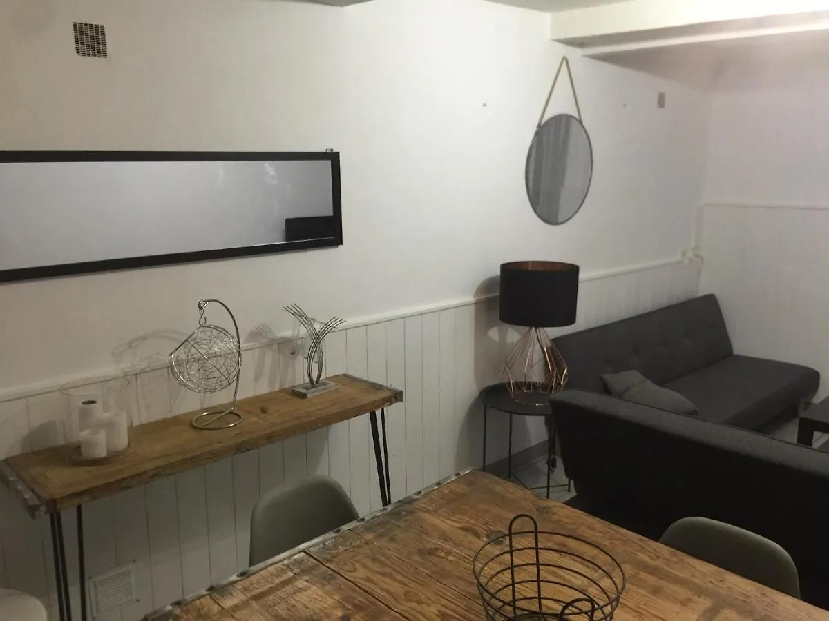 アパート Logement Sur Pte Cour, Rez De Chaussee, Wifi, Clim ヴデーヌ